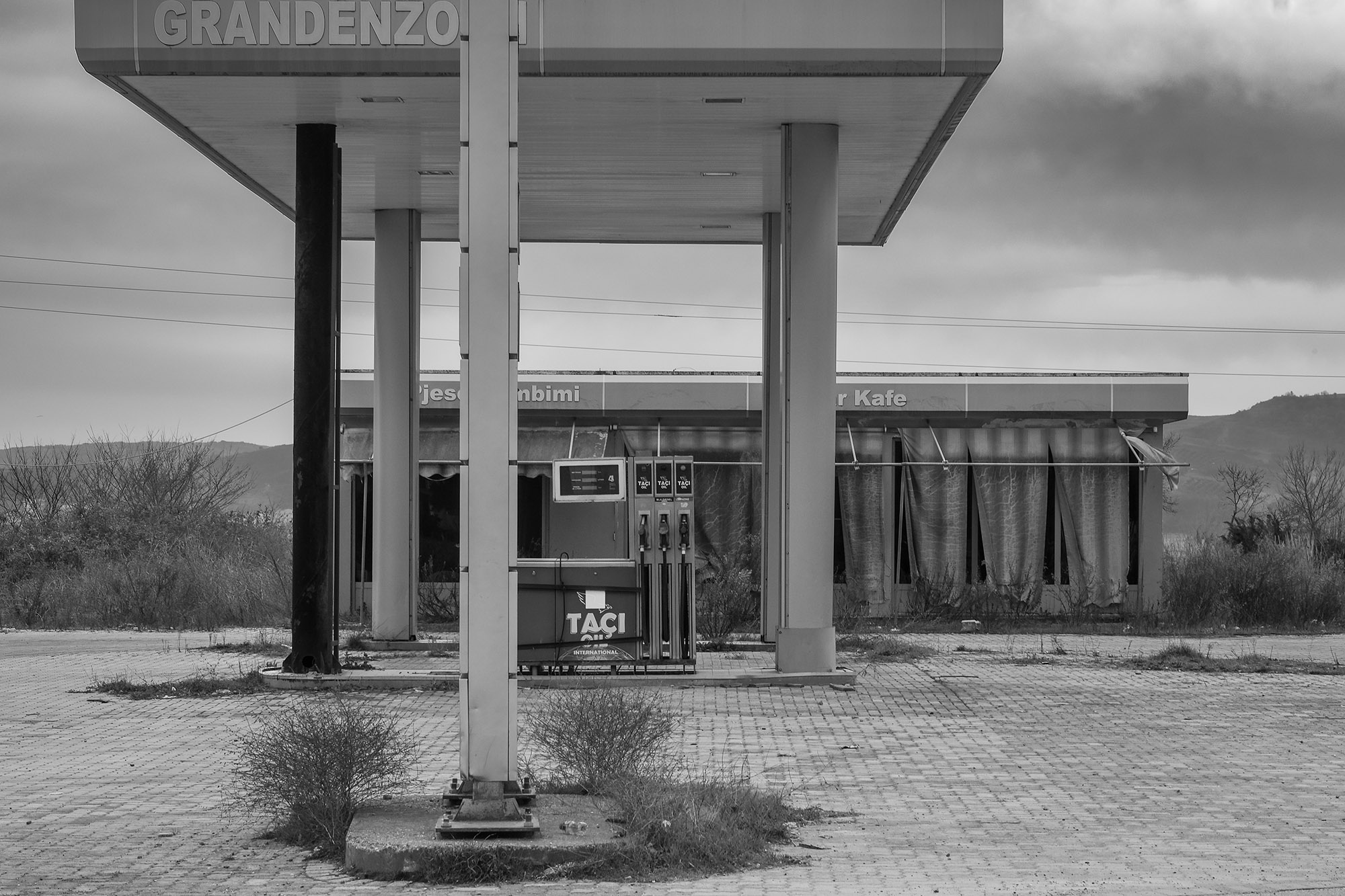 gas-station-chantal-nicod